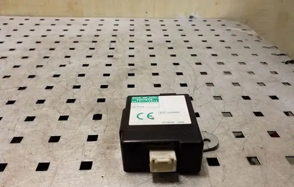 Toyota Corolla Verso E121 Door control unit/module 8974113040