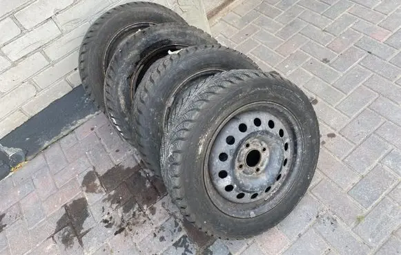 Volkswagen PASSAT B5.5 R15 winter/snow tires with studs 19560R15