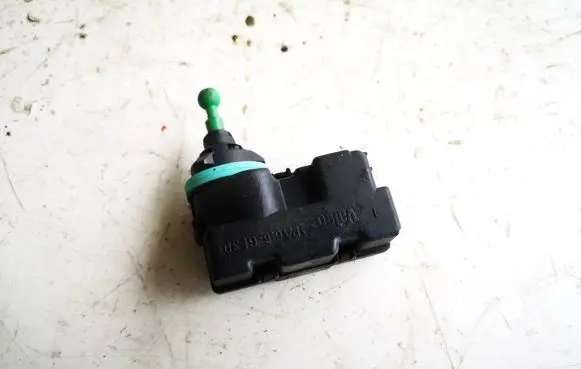 Volkswagen Golf IV Headlight level adjustment motor 