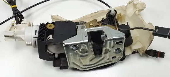 Mercedes-Benz S W220 Seat belt height adjuster 2207206035