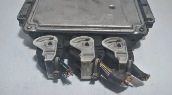 Ford Focus Engine control unit/module 12A650