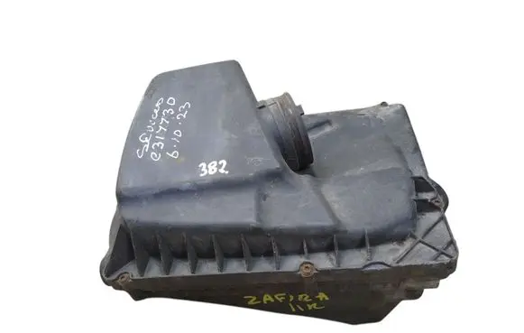 Opel Astra H Air filter box 13271101