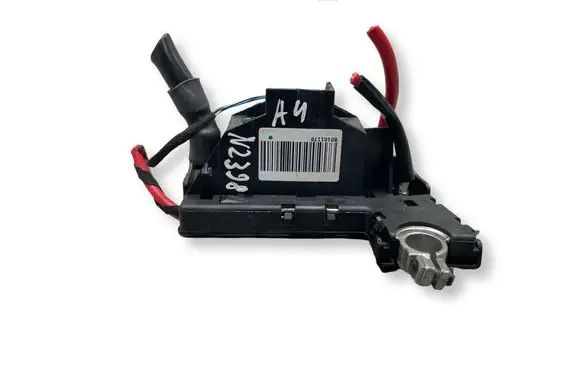 Audi A4 S4 B8 8K Battery relay fuse 4F0915519
