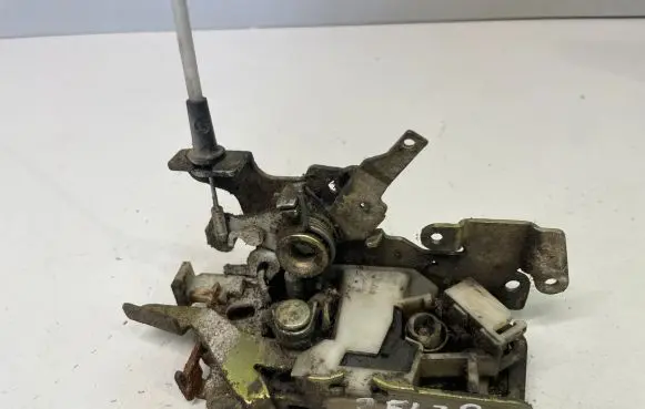 Volkswagen II LT Front door lock A901720