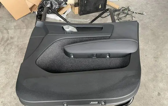 Volvo XC40 Front door card panel trim 