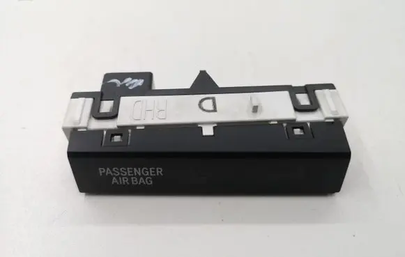 Passenger airbag on/off switch