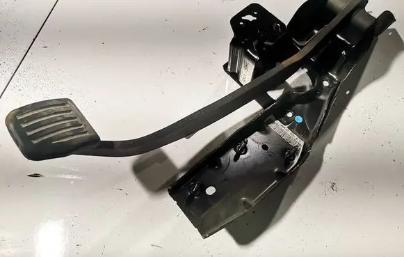 Ford Mondeo MK IV Brake pedal 7g9n2d094nb