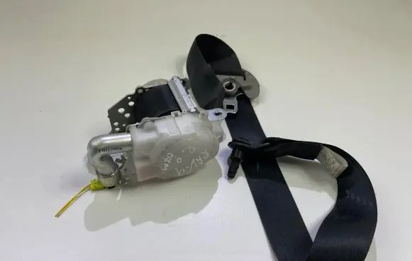 Toyota RAV 4 (XA30) Front seatbelt