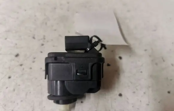 Headlight level adjustment motor
