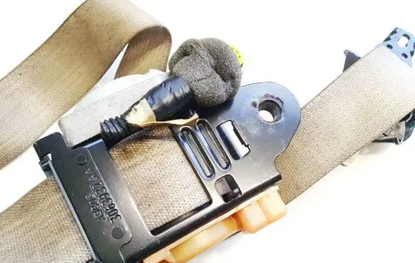 Opel Insignia A Front seatbelt 13303852