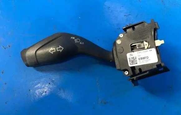 Ford Focus Gear shift switch/knob F1FT13335AA