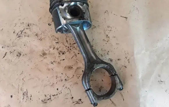 Citroen C3 Picasso Piston with connecting rod 619