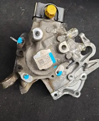 Skoda Octavia Mk3 (5E) Fuel injection high pressure pump 04b130755f