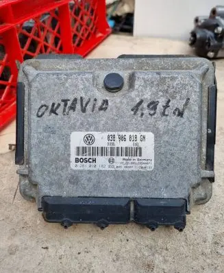 Skoda Octavia Mk1 (1U) Engine control unit/module 038906018GN 28SA4071 0281010182