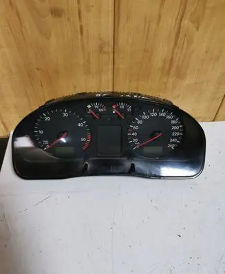 Volkswagen PASSAT B5 Speedometer (instrument cluster) 6033E00336