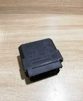 BMW 5 E34 Glow plug pre-heat relay 1285085