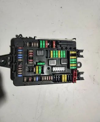 BMW 1 E81 E87 Fuse box set 10688710