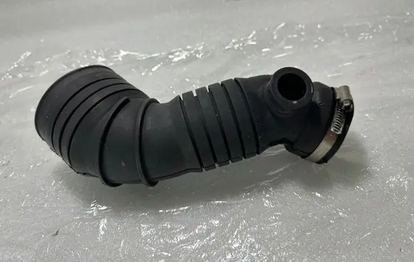 Audi A6 S6 C5 4B Turbo air intake inlet pipe/hose 4B0129627A
