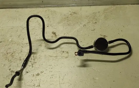 Ford Focus Fuel line pipe 03021607