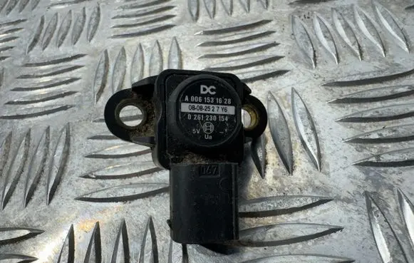 Mercedes-Benz Vito Viano W639 Air pressure sensor A0061531628 0261230154