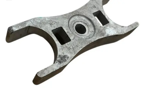 Volkswagen PASSAT B8 Fuel Injector clamp holder 04l216