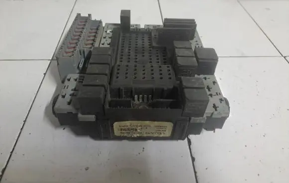 Volvo S60 Fuse box set 8651547 8651548 01W271