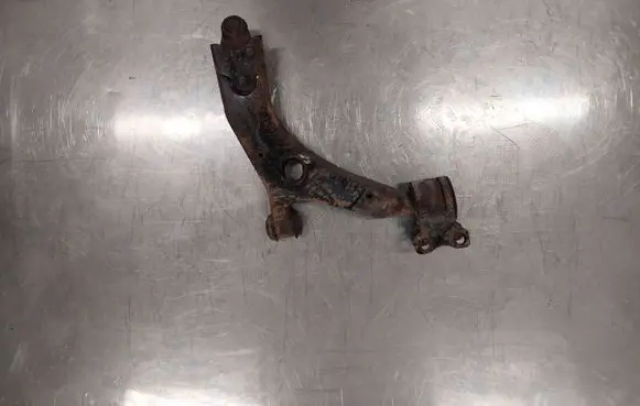 Ford Focus Front lower control arm/wishbone 4M513A424AF