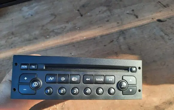 Peugeot 1007 Radio/CD/DVD/GPS head unit PSARCD10004 FD0404390389914 VDV0389914