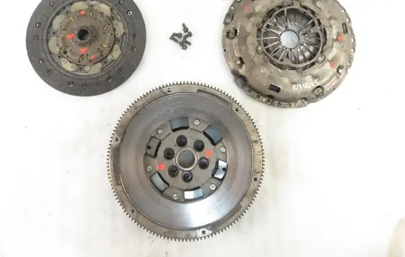 Volkswagen Touran I Dual mass flywheel 324035510 124060710