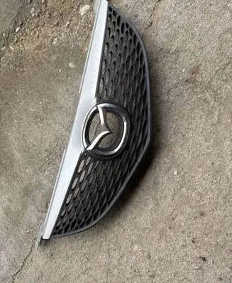 Mazda 3 I Front bumper upper radiator grill