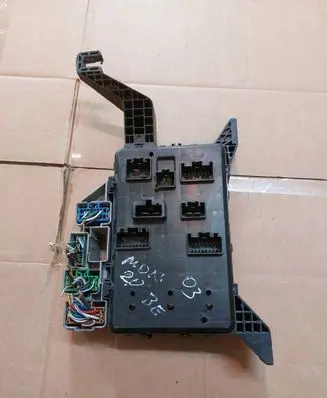 Ford Mondeo Mk III Fuse module 1S7T14A073AG