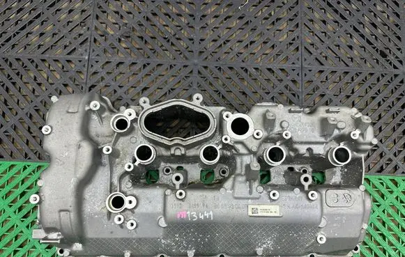 BMW M5 F90 Rocker cam cover 8699194 724393660