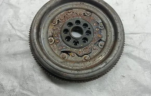 Skoda Yeti (5L) Dual mass flywheel 06J105266AE