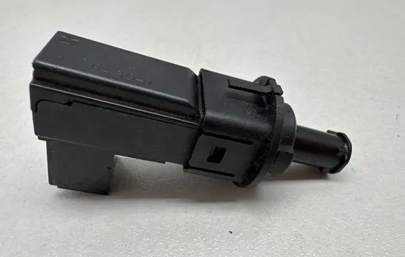 Chrysler Pacifica Brake pedal sensor switch 64304A 042103817