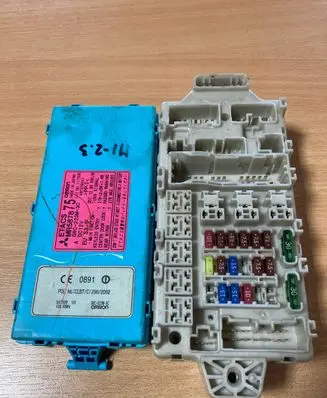 Mitsubishi Lancer Fuse box set MR587875 G8C223M3C