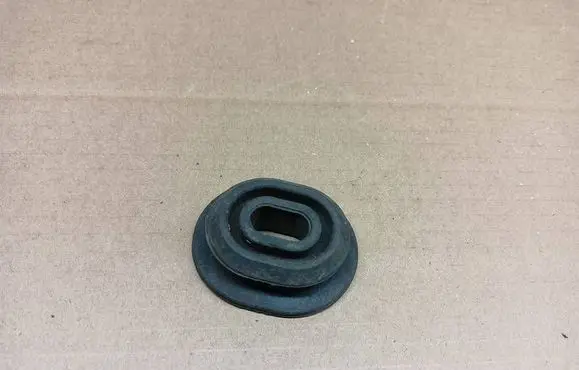 Radiator mount bracket