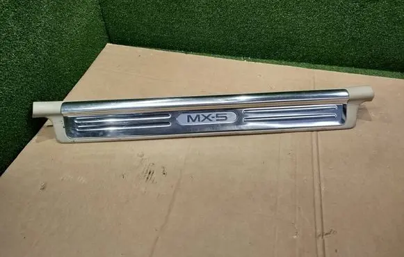 Mazda MX-5 NB Miata Sill/side skirt trim NC1068720 N05468720