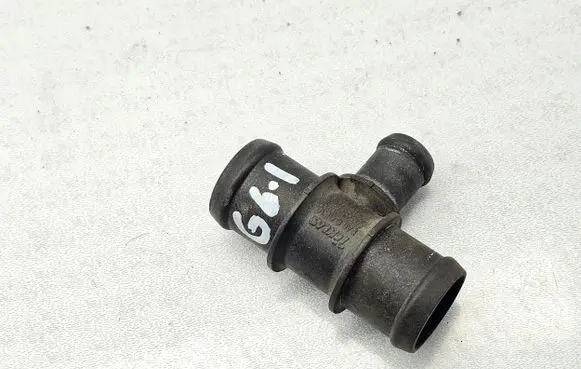 Volkswagen Golf VI Engine coolant pipe/hose 323220