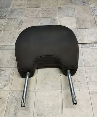 Volvo V50 Front seat headrest 