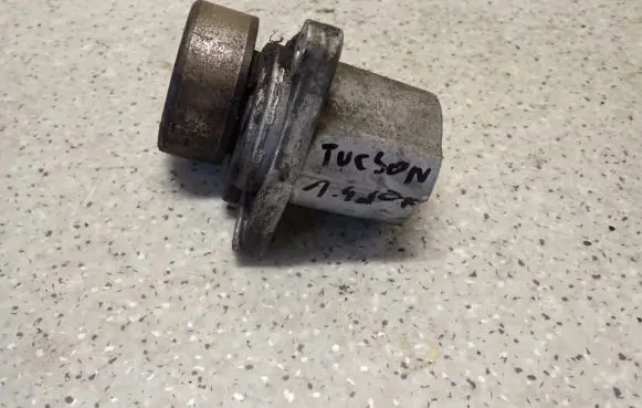Hyundai Tucson JM Alternator belt tensioner 