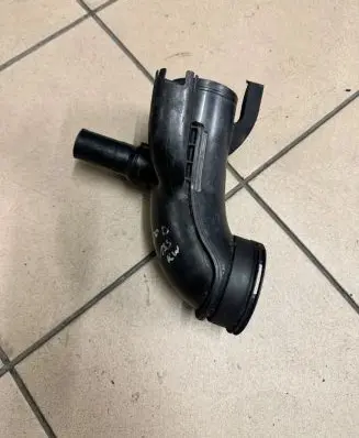 BMW 5 F10 F11 Air intake hose/pipe 13718512249