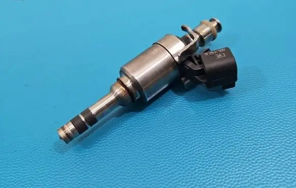 Opel Insignia B Fuel injector 0261500383 IMPRK1563622