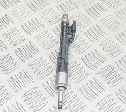 BMW 1 F20 F21 Fuel injector 7597870 0261500109