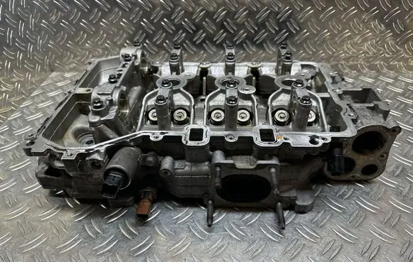 Peugeot 208 I Engine head 9674262910