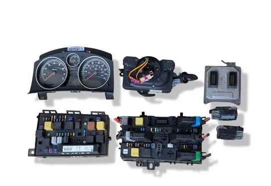 Opel Zafira B Engine ECU kit and lock set 5WK9430 55571557