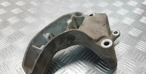 Mercedes-Benz B W245 Engine mounting bracket A1692410601