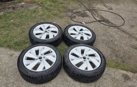 Volkswagen Golf VIII R17 alloy rim 5H0601025B