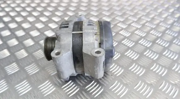 Toyota Avensis T270 Generator/alternator 270600G011