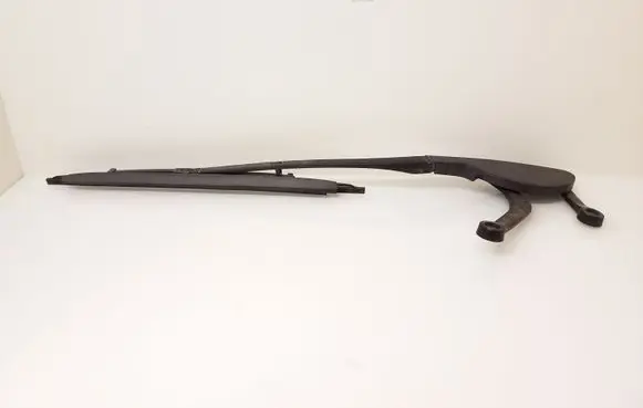 BMW 5 E39 Front wiper blade arm 8209880