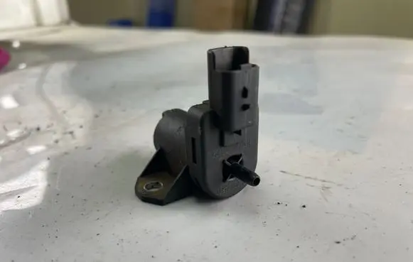 Volvo V40 Turbo solenoid valve 9688124580